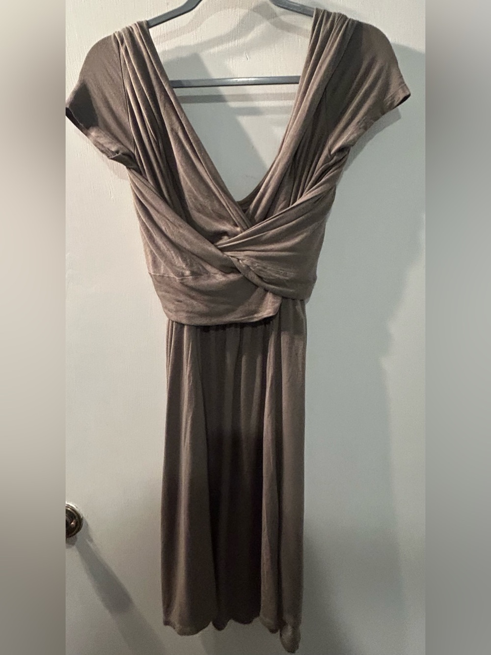 Green Maternity nursing Twist-Front V-Neck Women's Dress. Size S/P